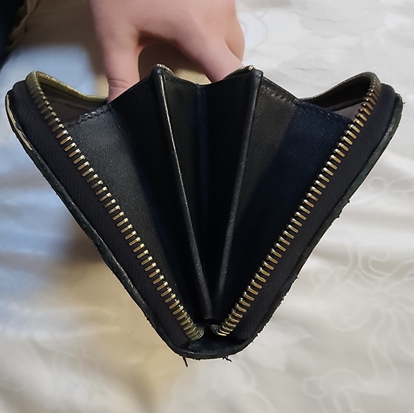 Bottega Veneta Black Woven Wallet - Picture 15 of 16